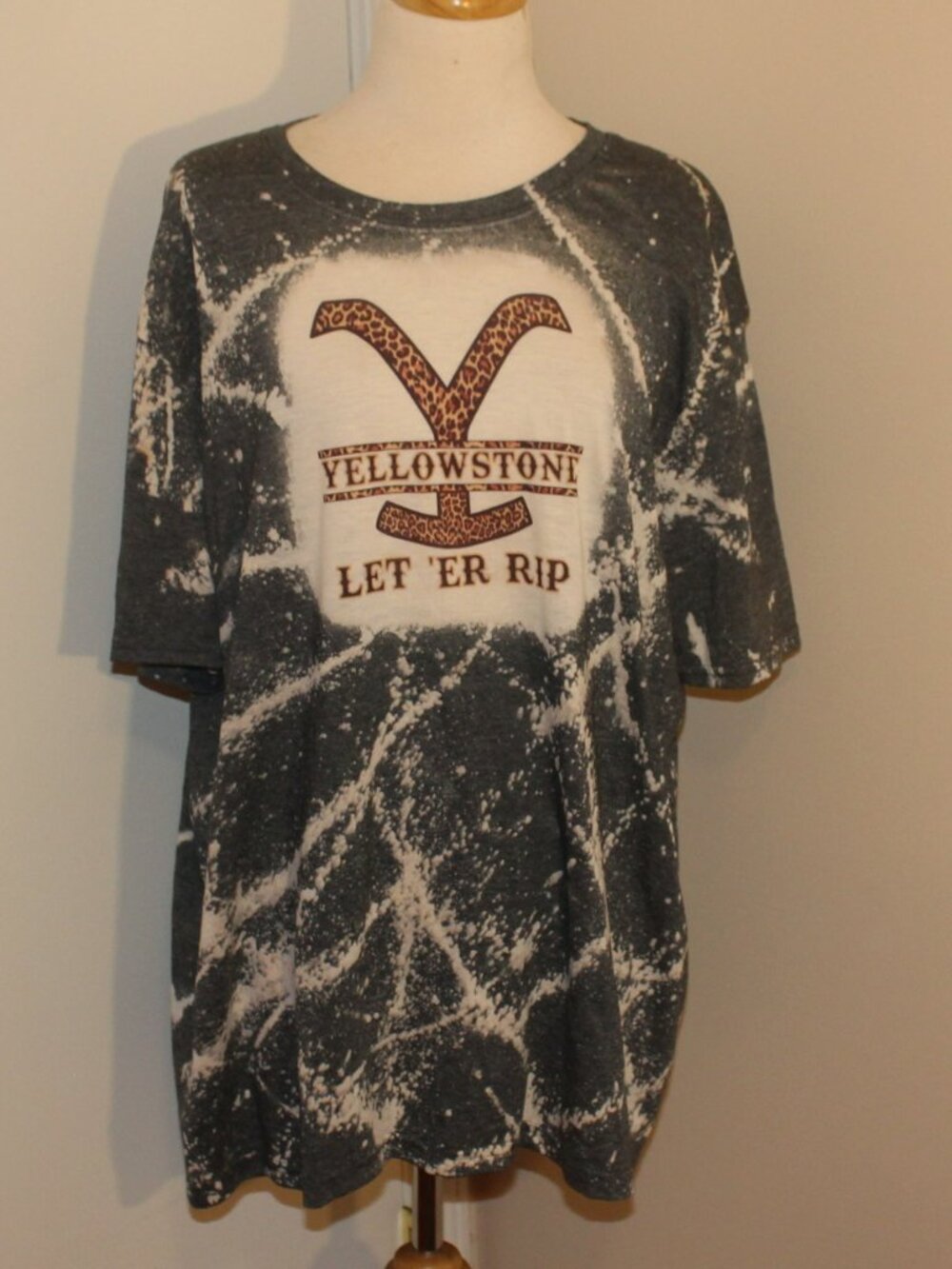 Womens XL Yellowstone Let "Er Rip Tee Shirt